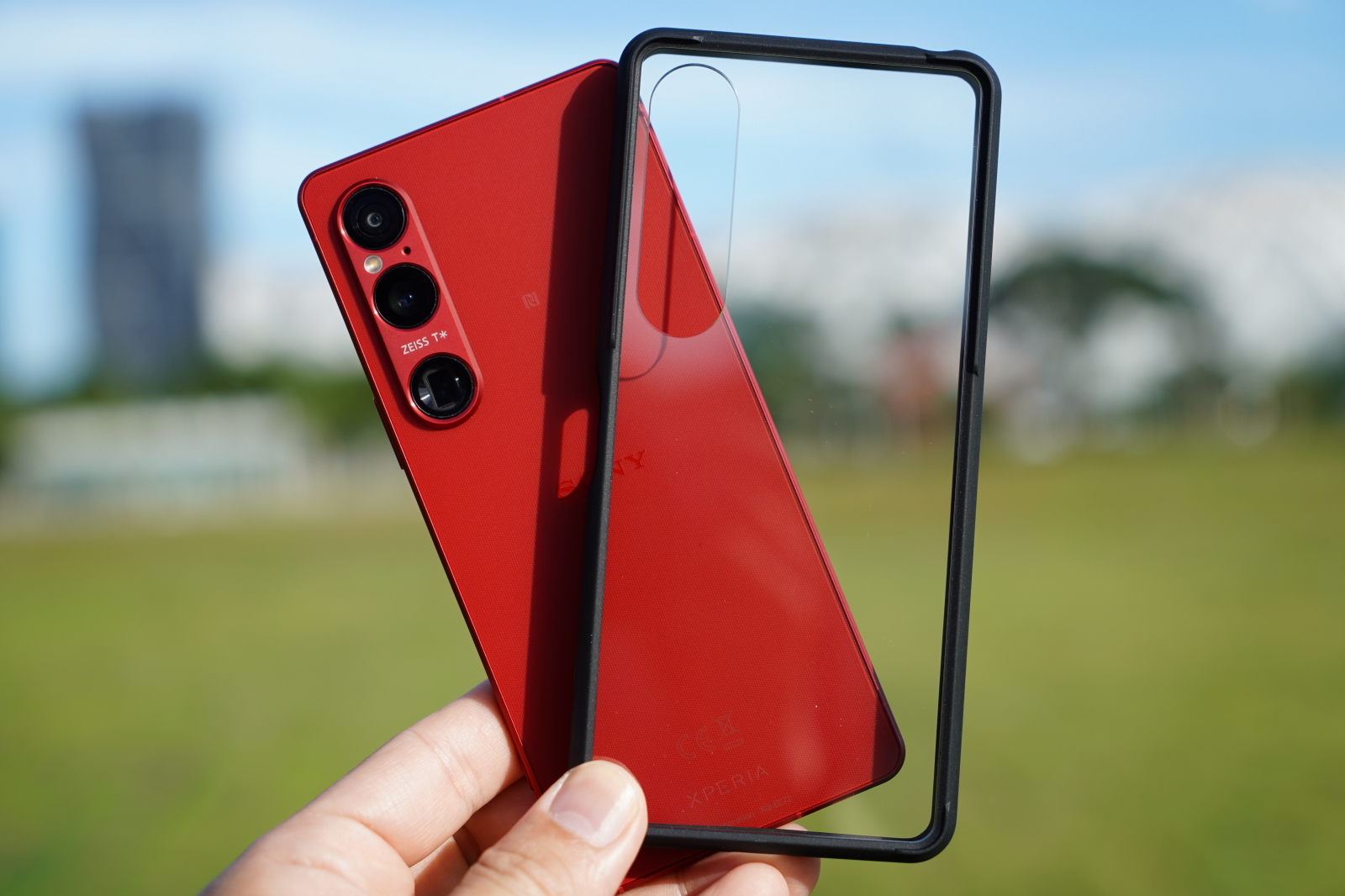 imos 軍規認證雙料防震保護殼、康寧玻璃和鏡頭保護框：為Xperia 1 VI